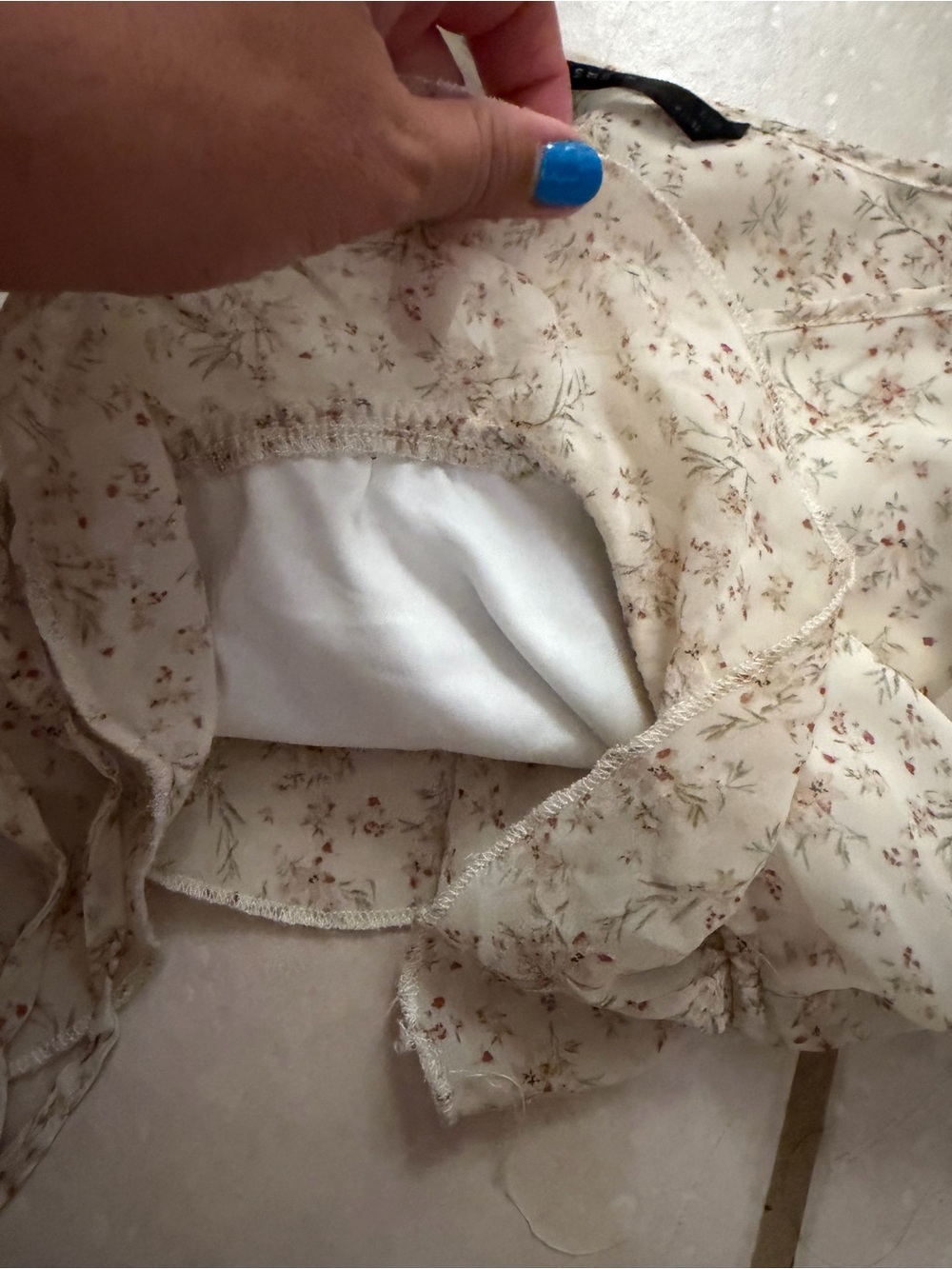 SHEIN Cream Floral Ruffle Drawstring Cami - Picture 2 of 4